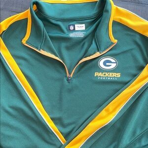 NFL Green Bay Packers Football. Green with yellow Pullover 1/4‎ zip. Size XL.